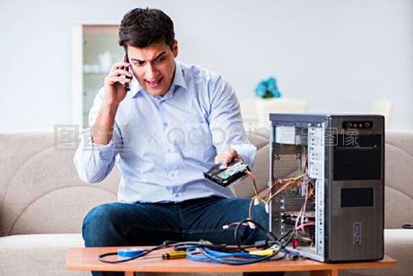 當憤怒的顧客遇上電話支持 電腦維修中的溝通困境與化解之道